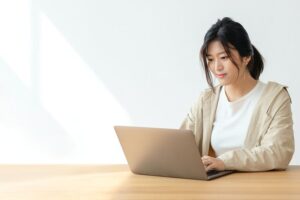 Pengusaha UMKM memulai bisnis dari rumah dengan langkah legal pertama