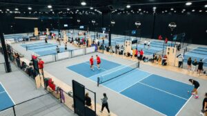 Lapangan padel modern tren olahraga 2025