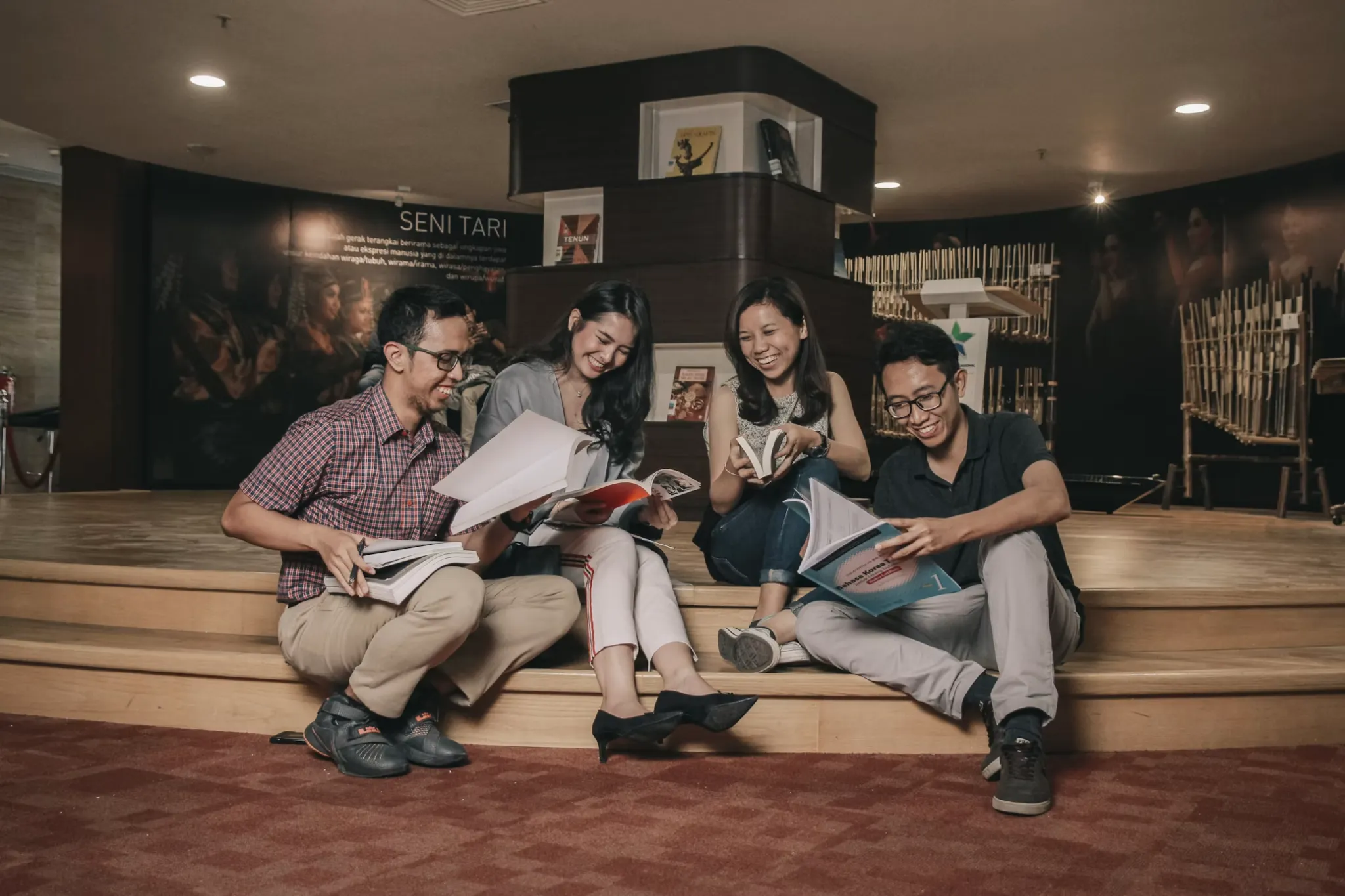 Umur legal di Indonesia 21 tahun